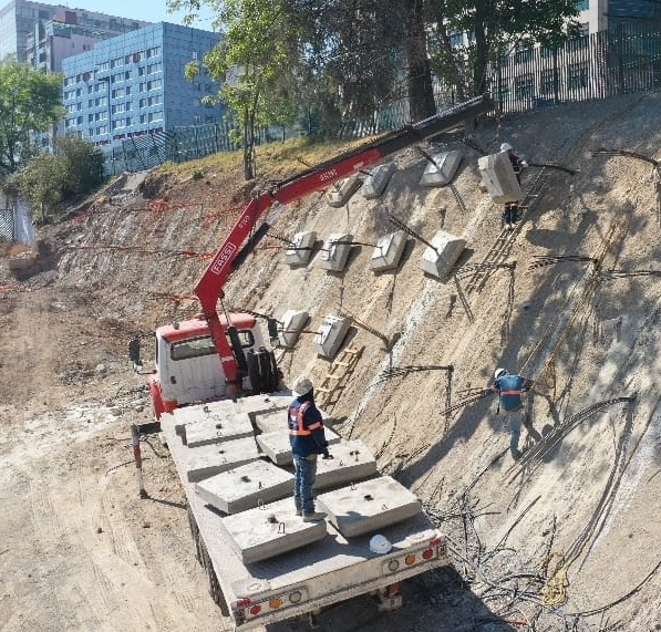 Anclajes al terreno en carreteras