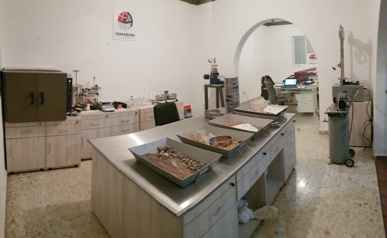 laboratorio de geotecnia, laboratorio de mecanica de suelos
