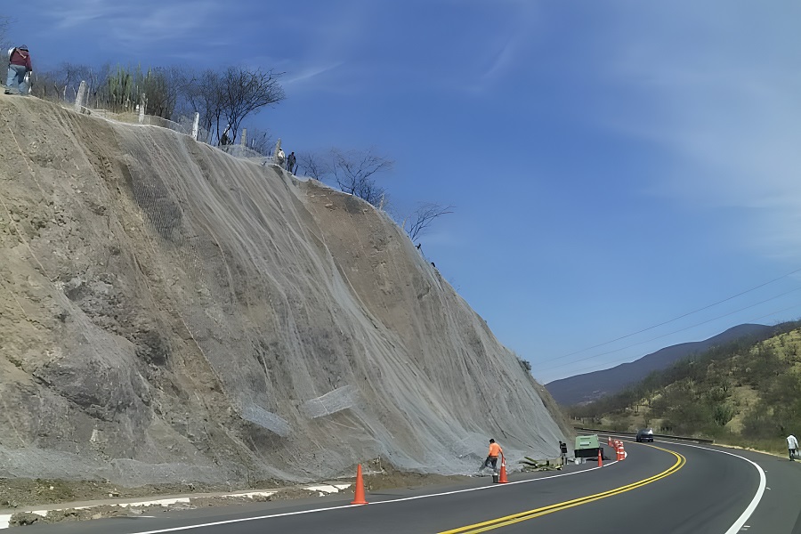 estabilización de Taludes, Con Concreto Lanzado, Drenes, Anclajes al terreno