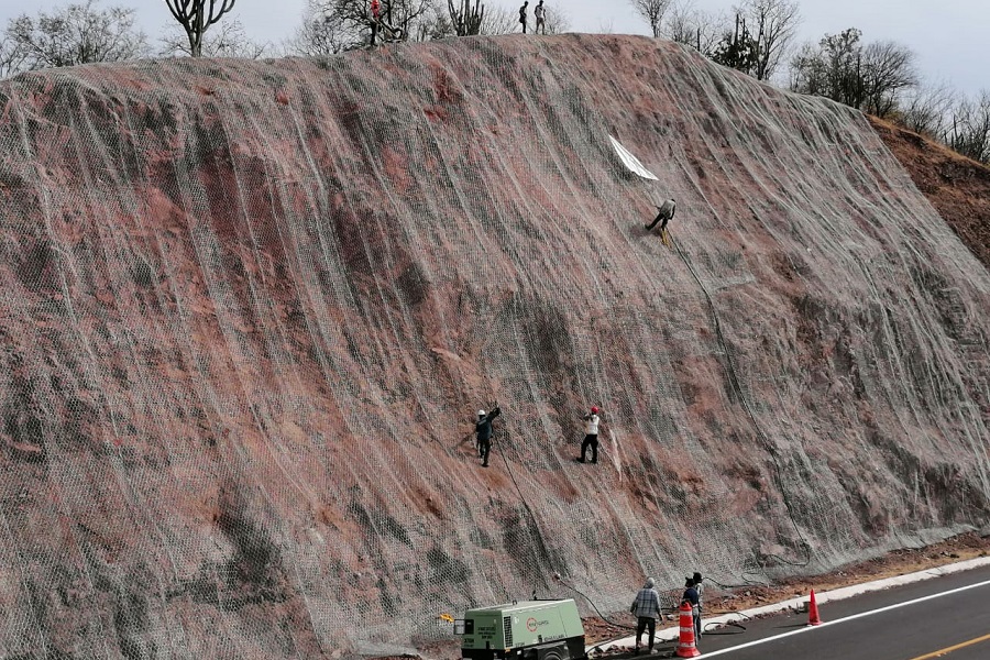 estabilización de Taludes, Con Concreto Lanzado, Drenes, Anclajes al terreno