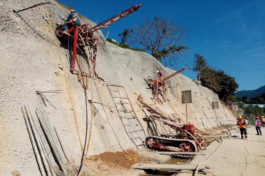 estabilización de Taludes, Con Concreto Lanzado, Drenes, Anclajes al terreno