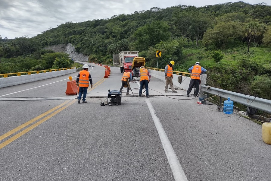 Colocación de Juntas de Calzada, Juntas de Expansión, México-Tuxpan