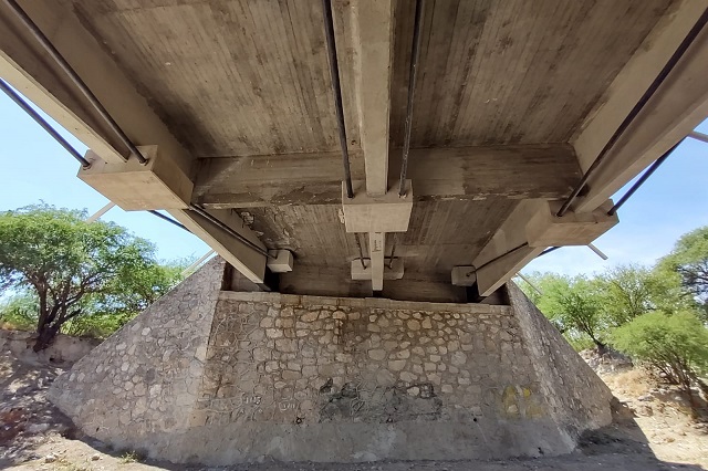 Presfuerzo Exterior en puentes, Resina epóxica, Fibra de carbono