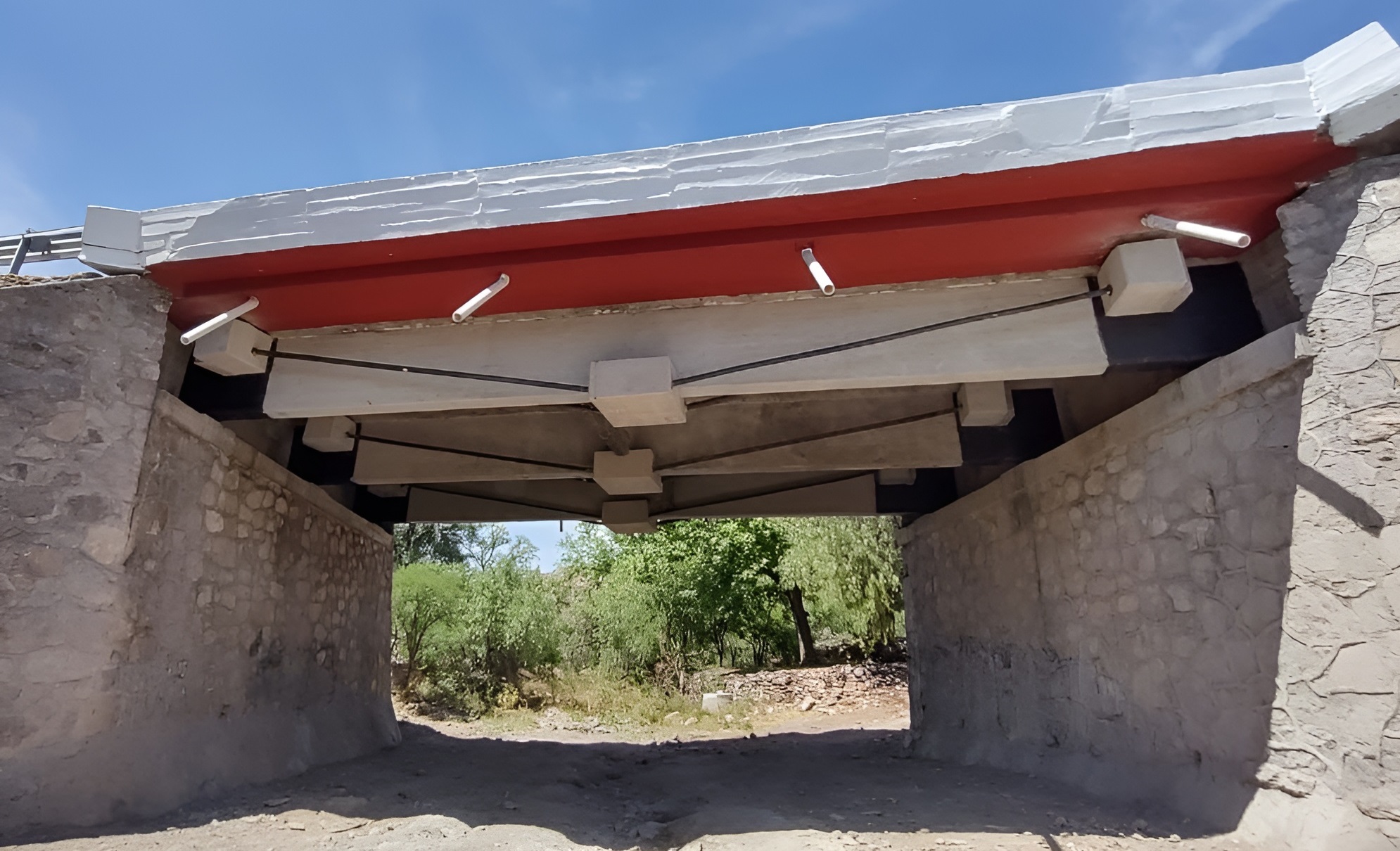 Reforzamiento de Estructuras con Presfuerzo Exterior